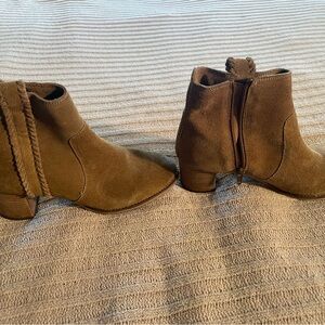 Tan Chelsea Ankle Boots with Suede Finish